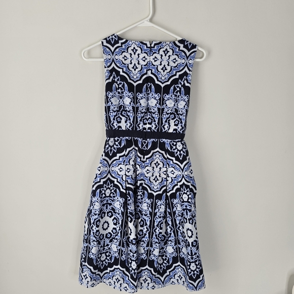 Talbots Blue Paisley Print Fit n' Flare Dress Pockets Size 4P Careerwear - Picture 5 of 12